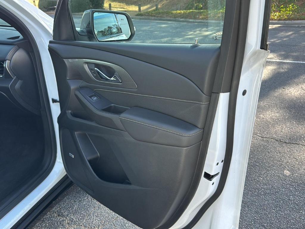 used 2022 Chevrolet Traverse car, priced at $29,999