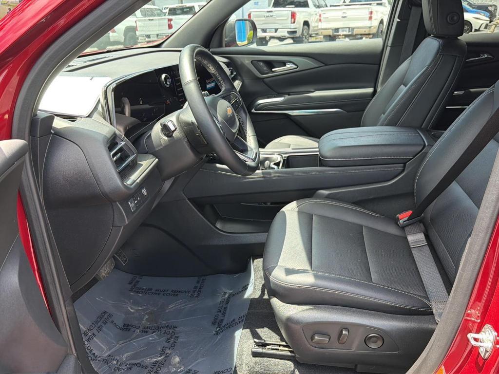 used 2025 Chevrolet Traverse car, priced at $36,998