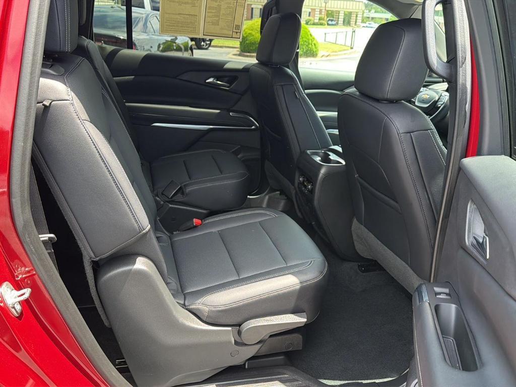 used 2025 Chevrolet Traverse car, priced at $36,998