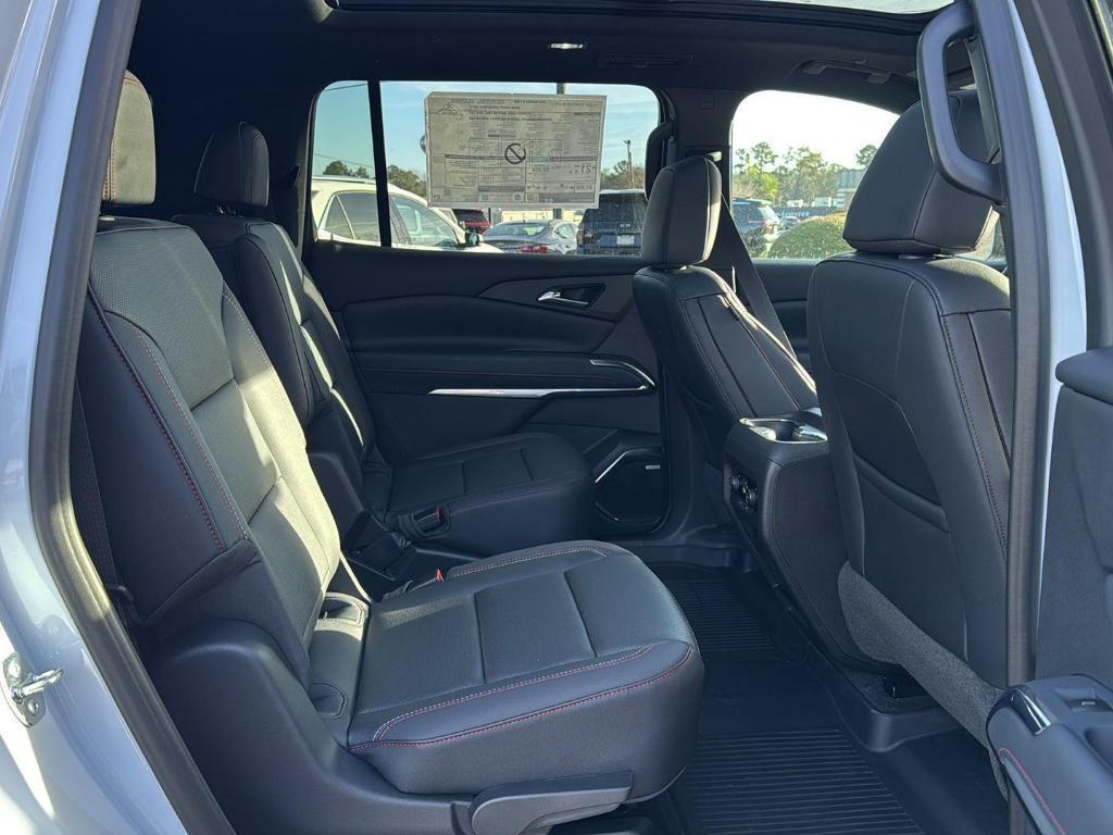 new 2026 Chevrolet Traverse car, priced at $56,015