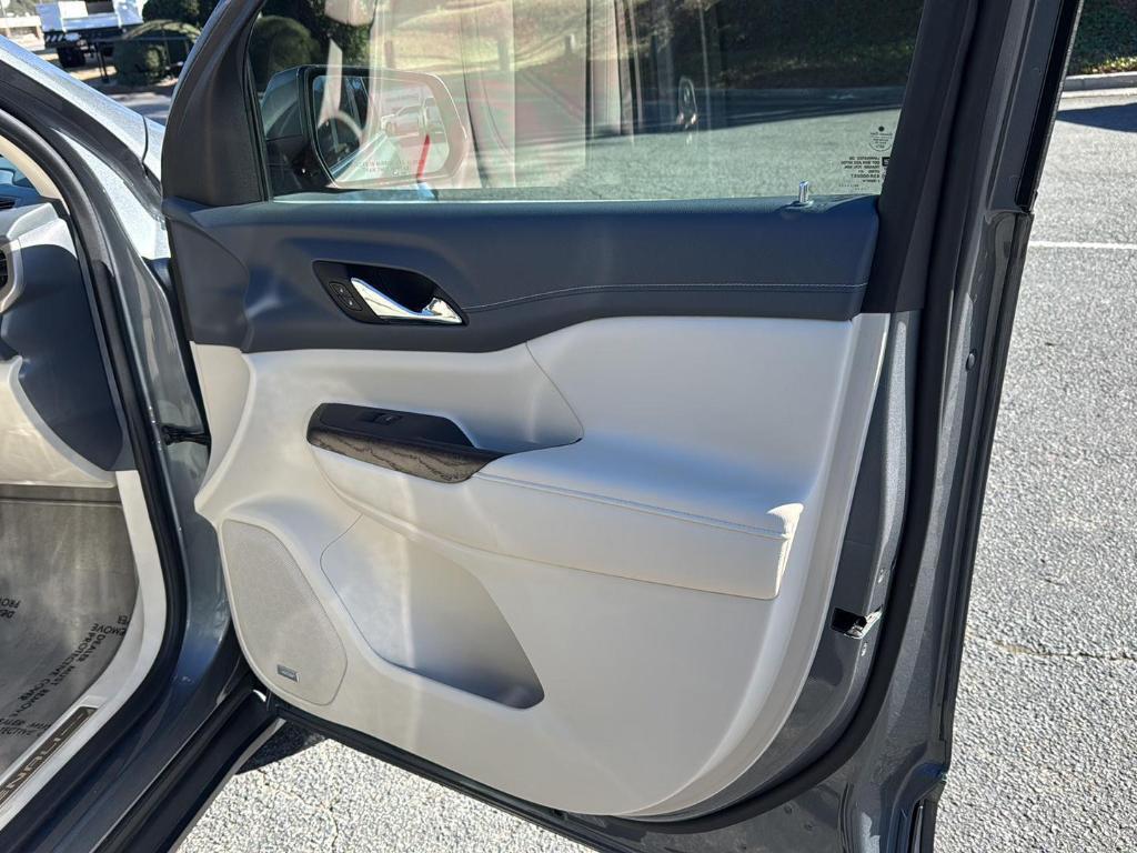 used 2022 GMC Acadia car, priced at $33,999