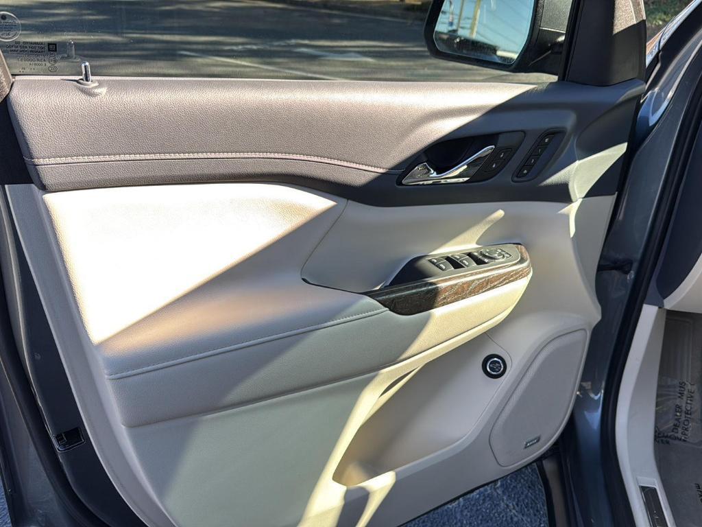 used 2022 GMC Acadia car, priced at $33,999