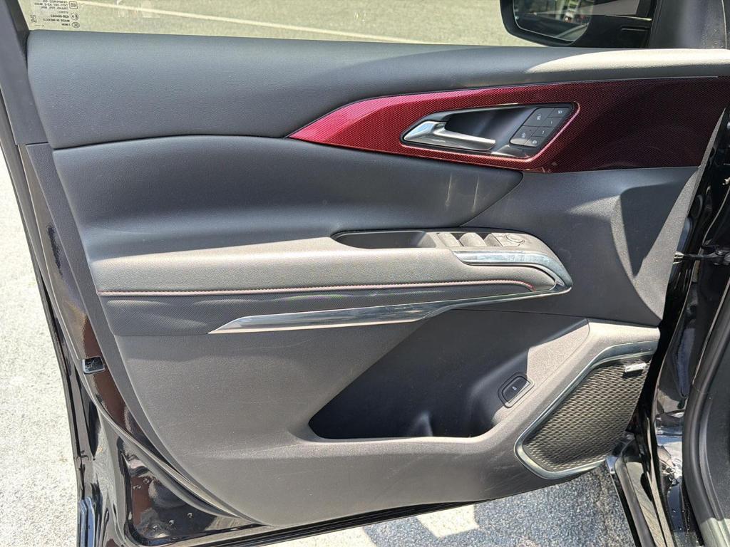 used 2024 Chevrolet Traverse car, priced at $43,998
