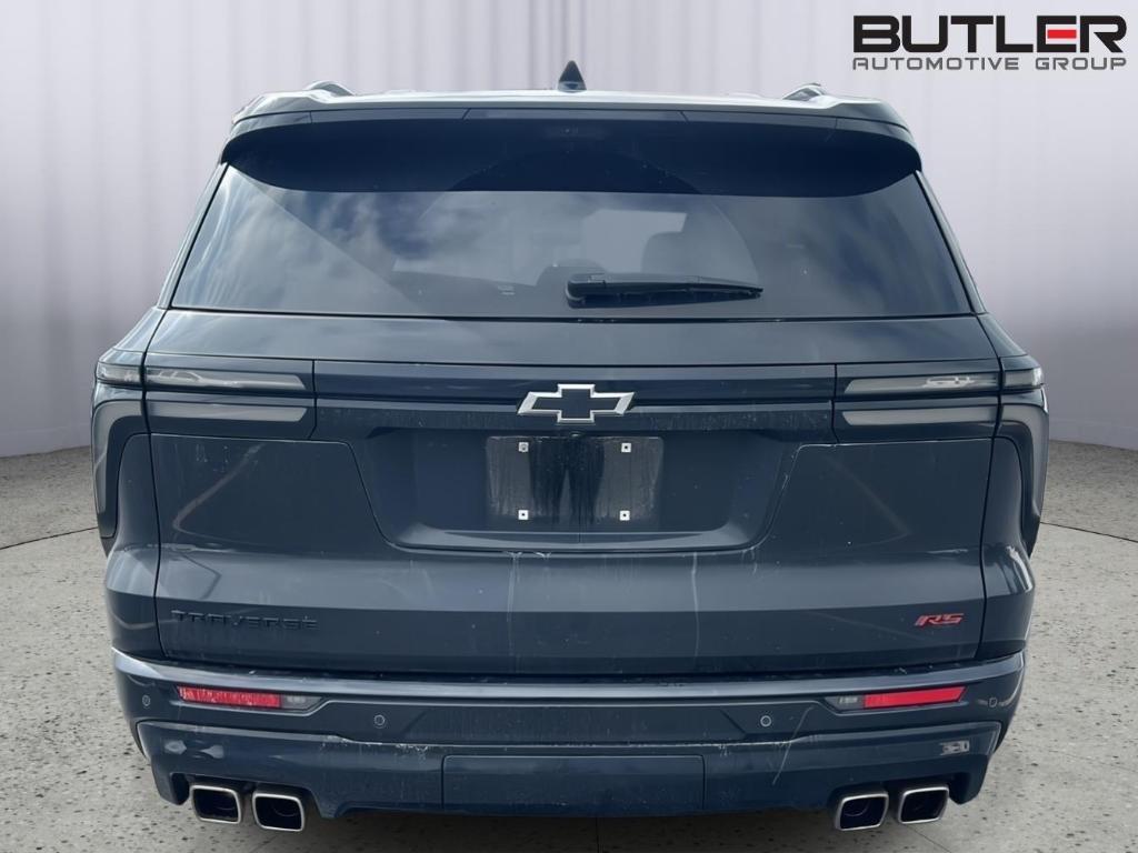 used 2024 Chevrolet Traverse car, priced at $43,998