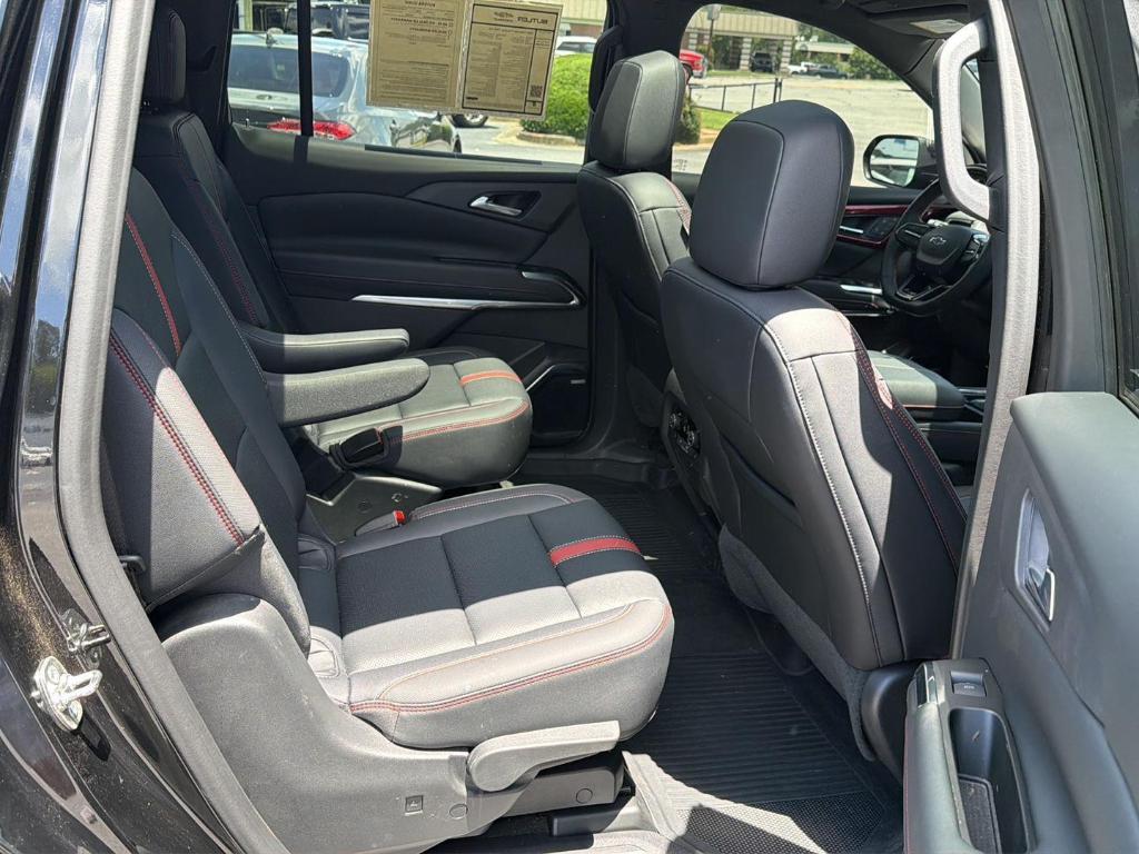 used 2024 Chevrolet Traverse car, priced at $43,998