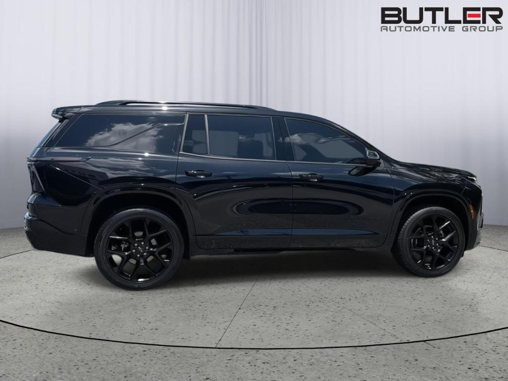 used 2024 Chevrolet Traverse car, priced at $43,998