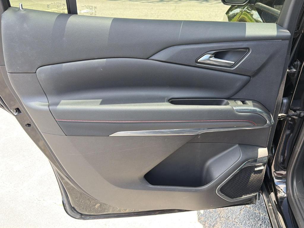 used 2024 Chevrolet Traverse car, priced at $43,998