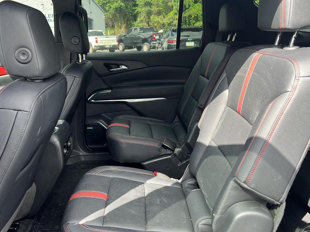 used 2024 Chevrolet Traverse car, priced at $43,998