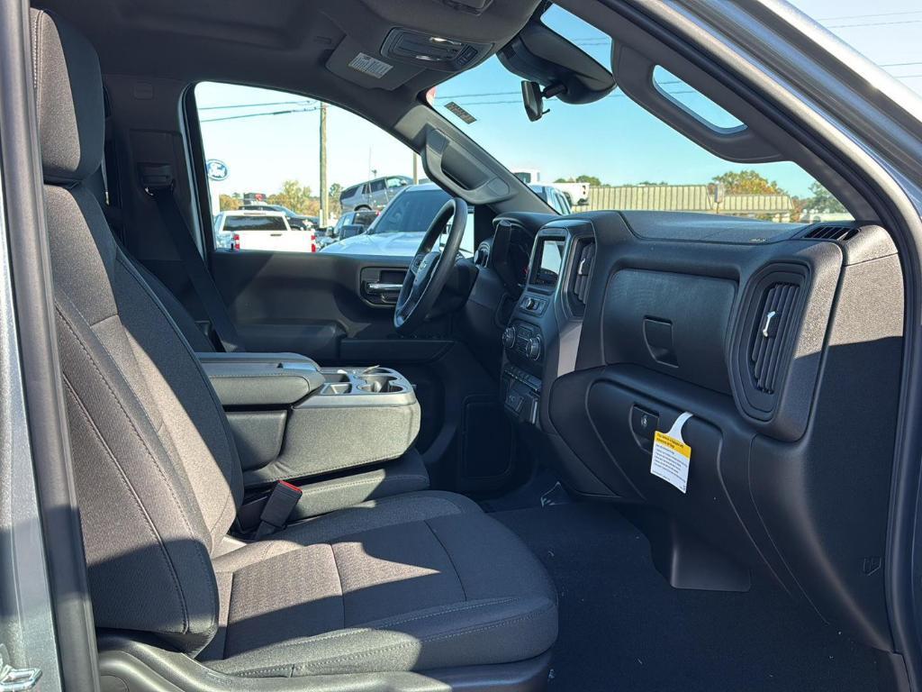 new 2026 Chevrolet Silverado 1500 car, priced at $43,025