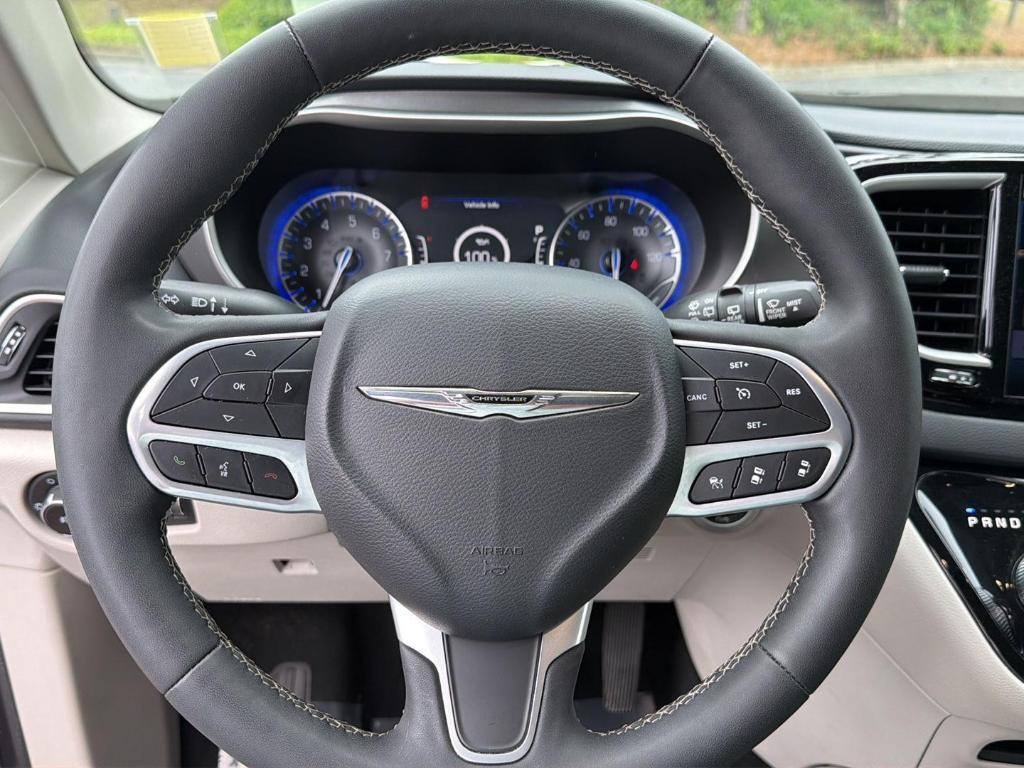 used 2023 Chrysler Pacifica car, priced at $26,998