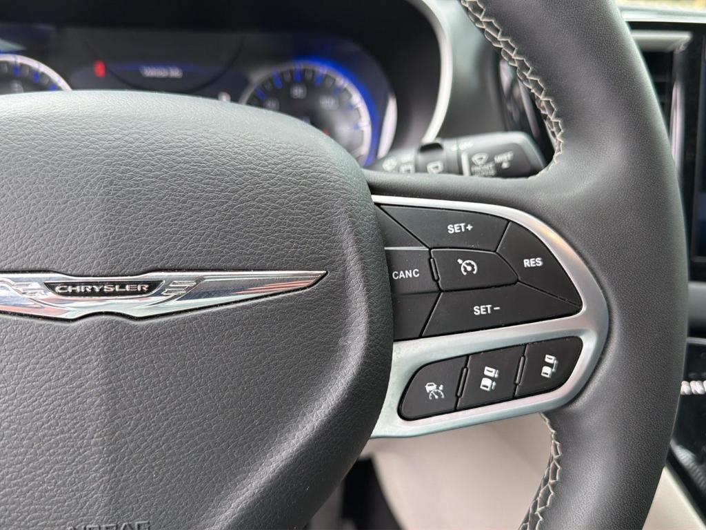 used 2023 Chrysler Pacifica car, priced at $26,998