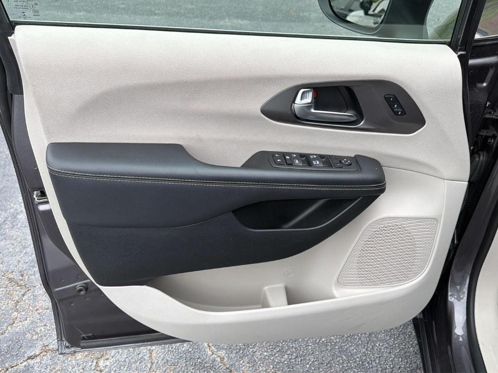 used 2023 Chrysler Pacifica car, priced at $26,998