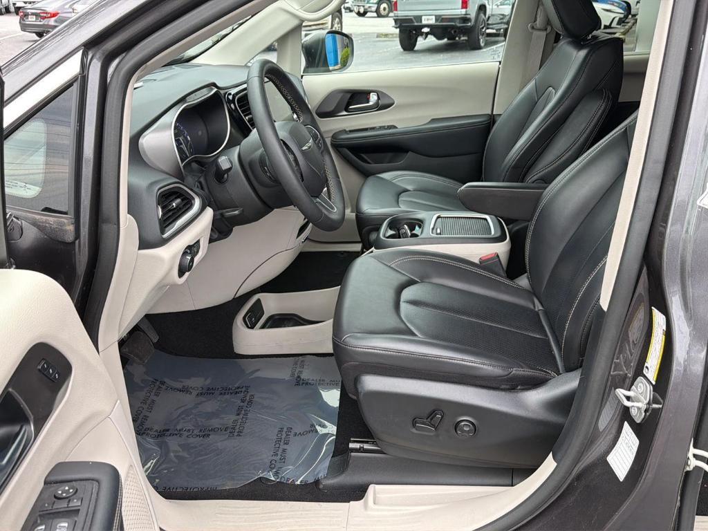 used 2023 Chrysler Pacifica car, priced at $26,998