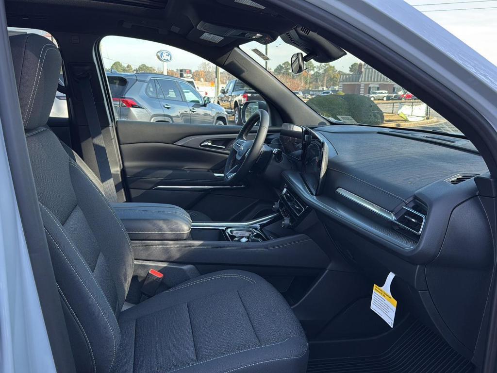 new 2026 Chevrolet Traverse car, priced at $44,155