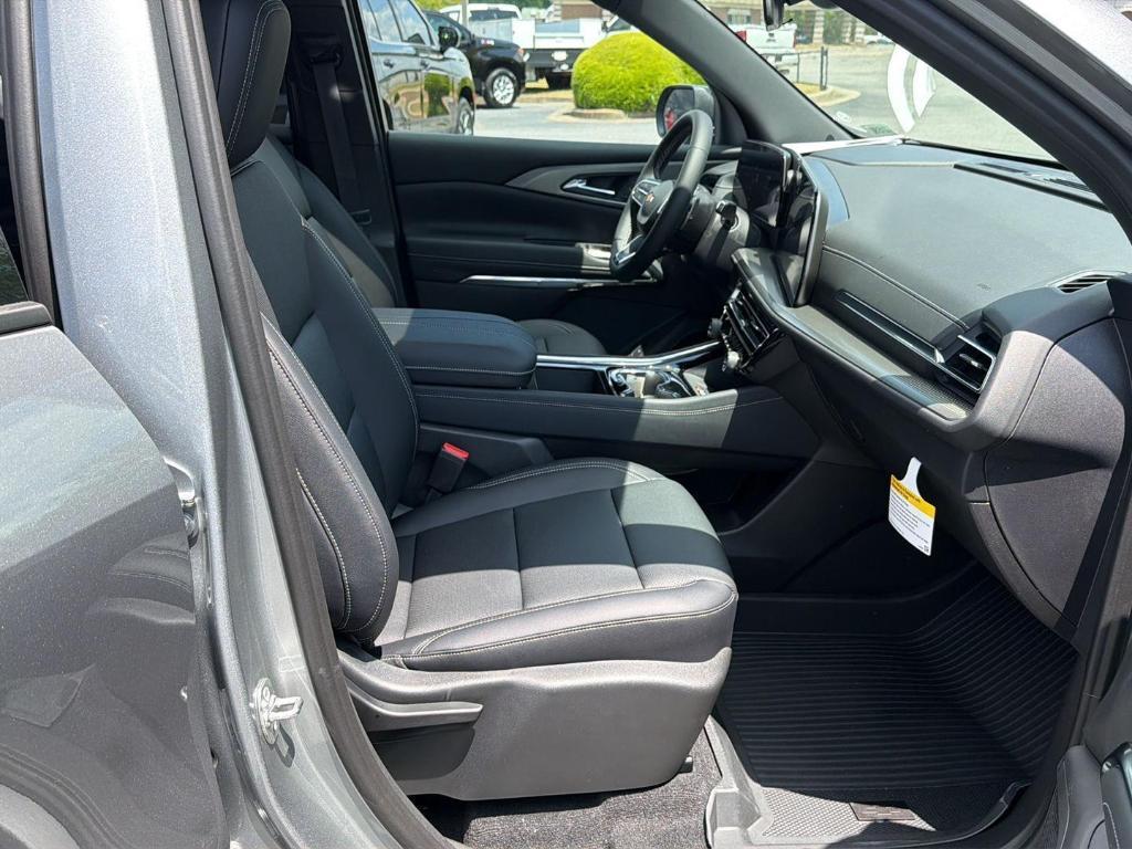 new 2026 Chevrolet Traverse car, priced at $46,760