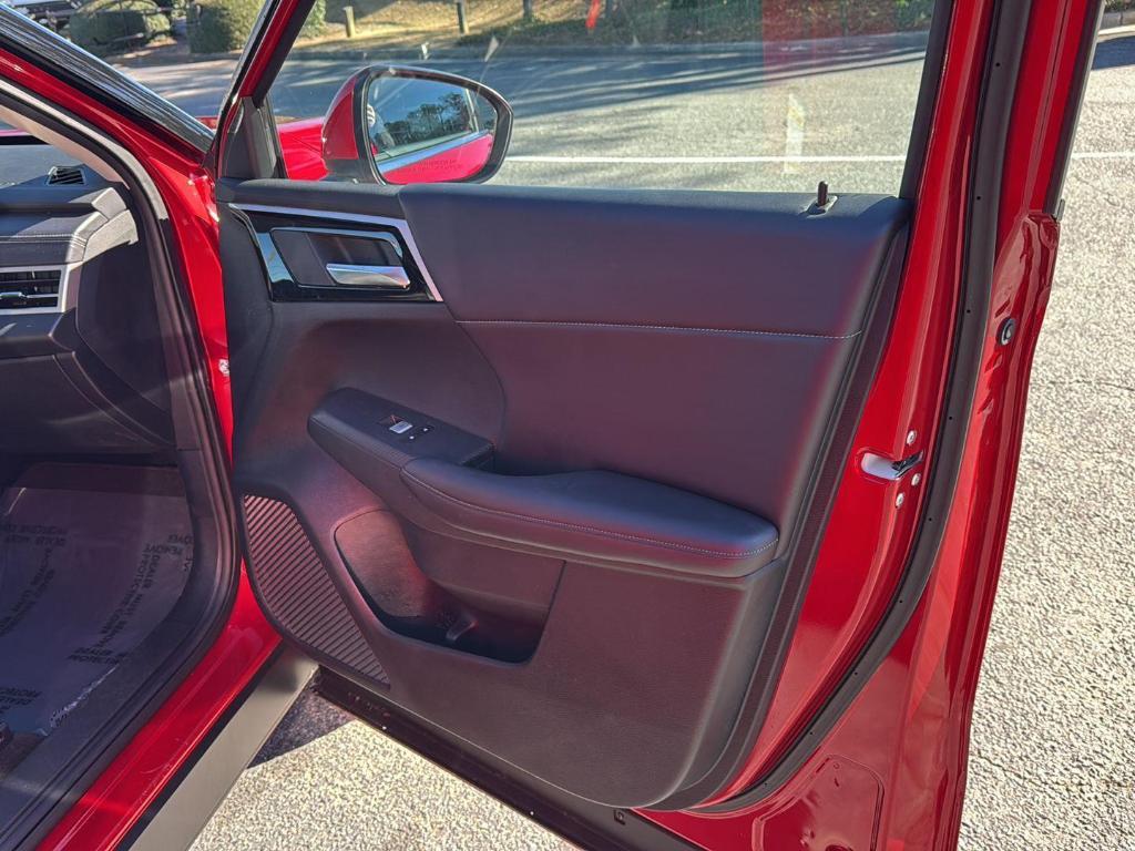 used 2024 Mitsubishi Outlander car, priced at $25,999