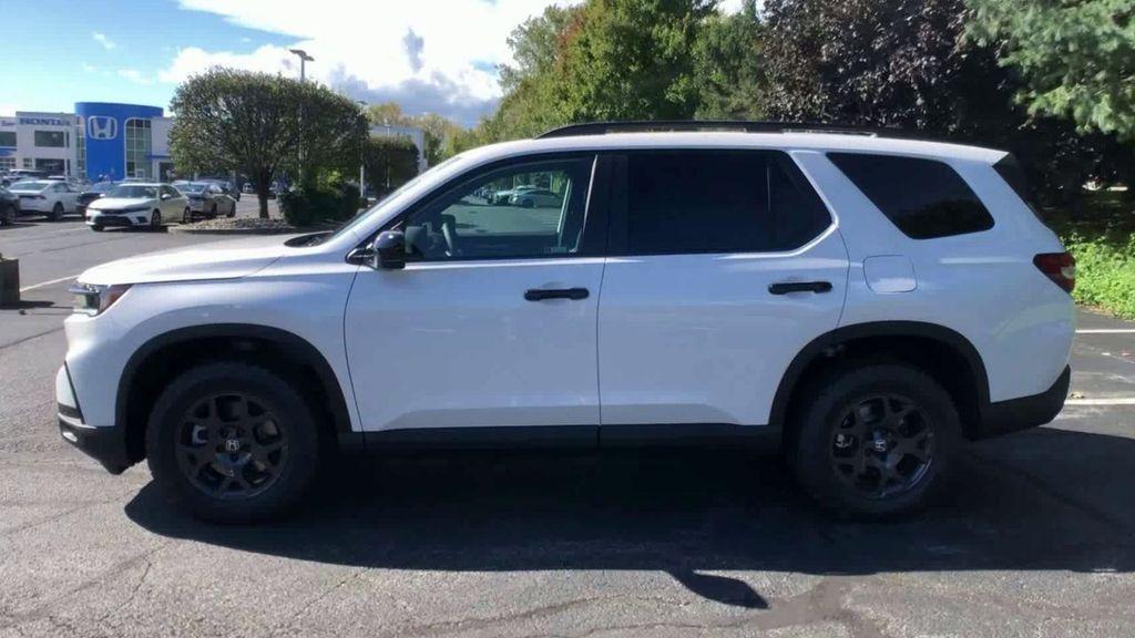 new 2025 Honda Pilot car, priced at $46,759
