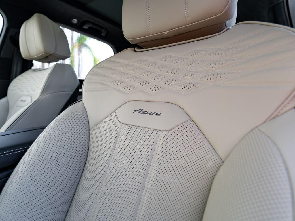 Bentley Bentayga view 15