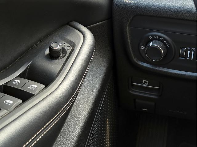 used 2025 Jeep Grand Cherokee car, priced at $37,300