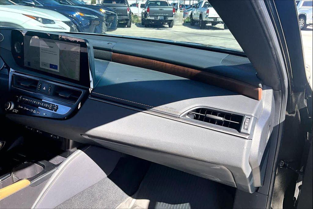 used 2024 Lexus ES 300h car, priced at $44,100