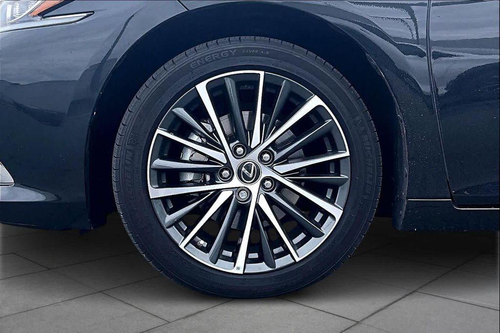 used 2024 Lexus ES 300h car, priced at $42,895