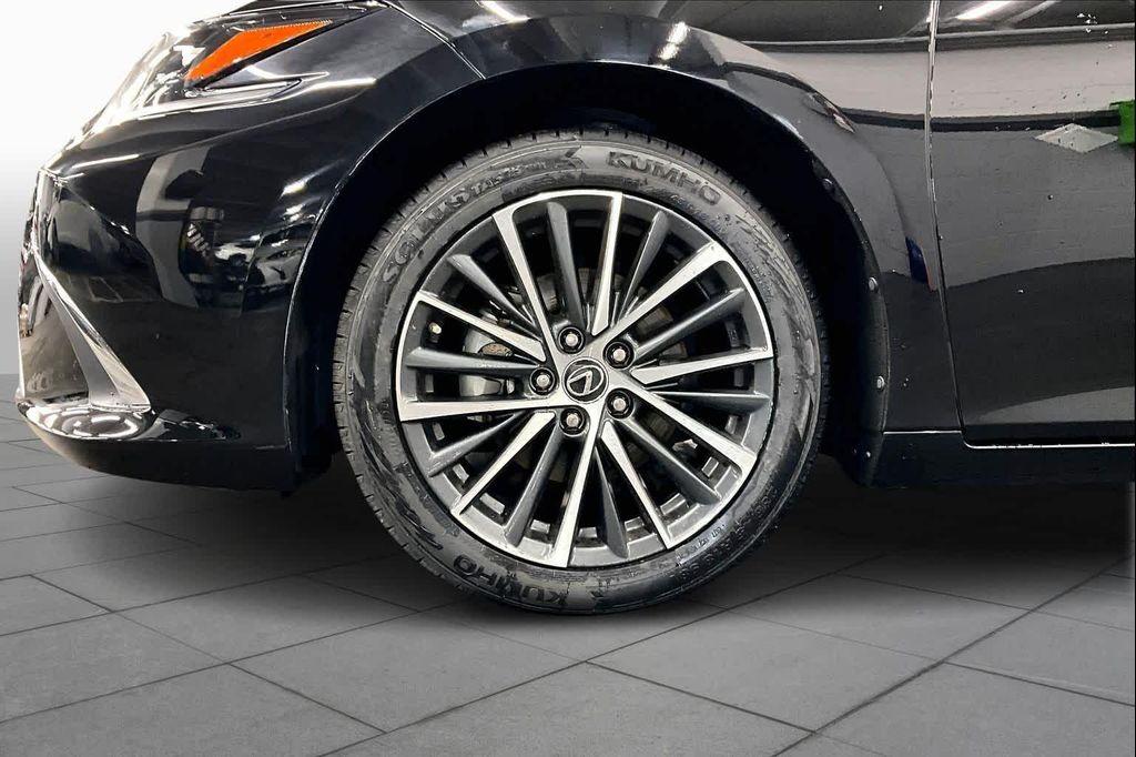 used 2025 Lexus ES 300h car, priced at $47,995