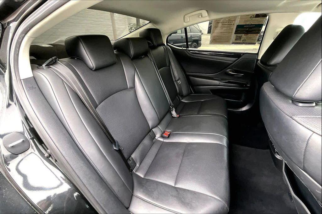 used 2020 Lexus ES 300h car, priced at $26,112