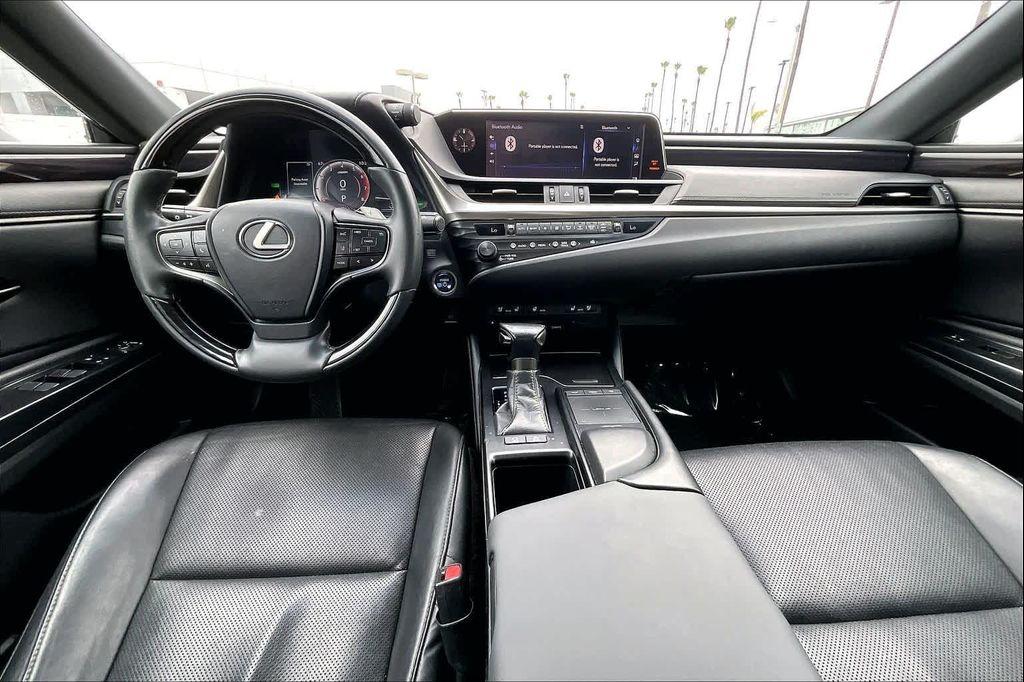 used 2020 Lexus ES 300h car, priced at $26,112
