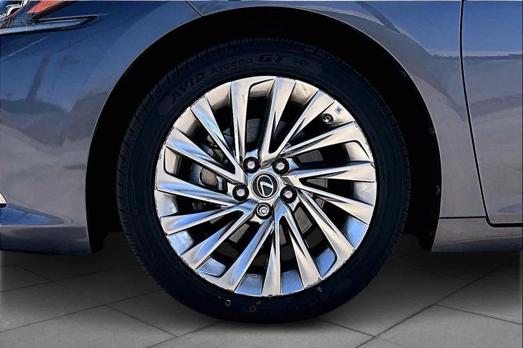 used 2020 Lexus ES 300h car, priced at $35,995