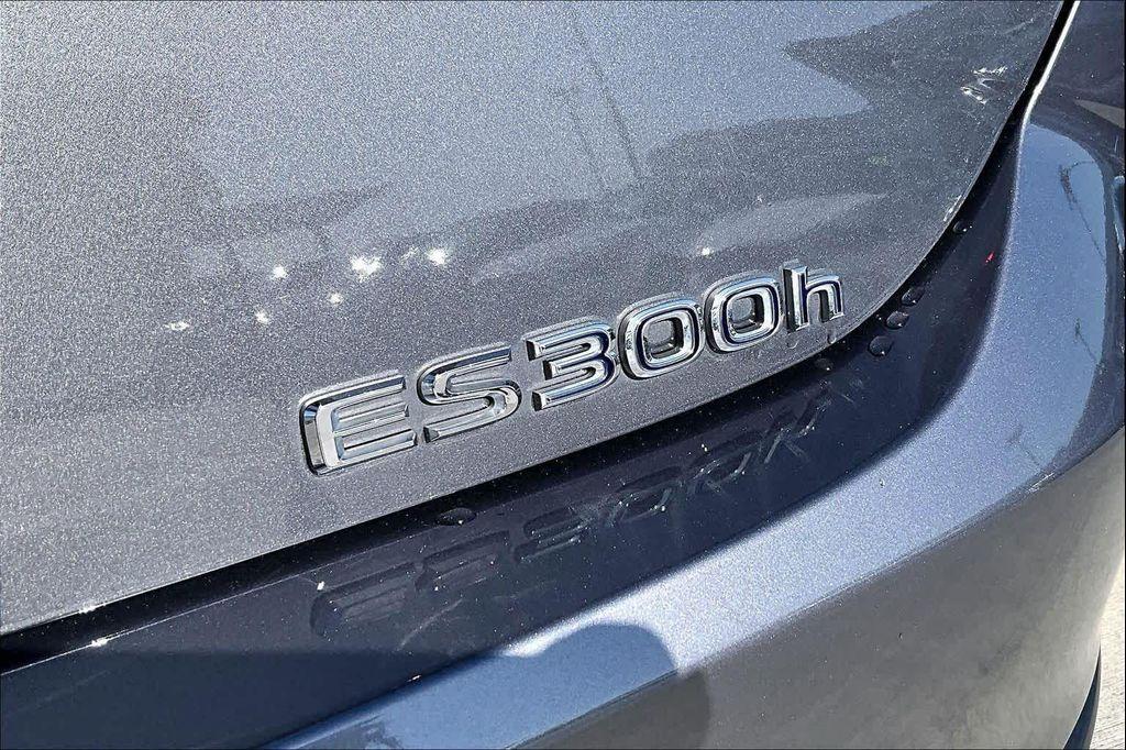 used 2020 Lexus ES 300h car, priced at $35,995