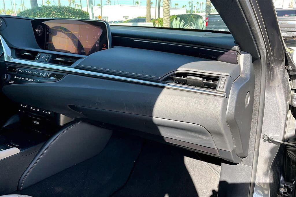 used 2020 Lexus ES 300h car, priced at $35,995