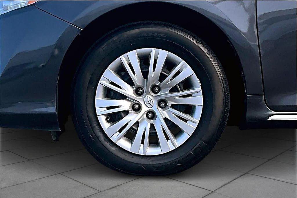 used 2014 Toyota Camry Hybrid car, priced at $11,800