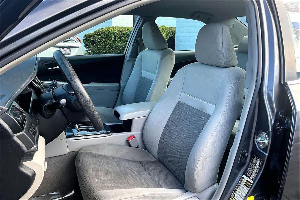 used 2014 Toyota Camry Hybrid car, priced at $11,800