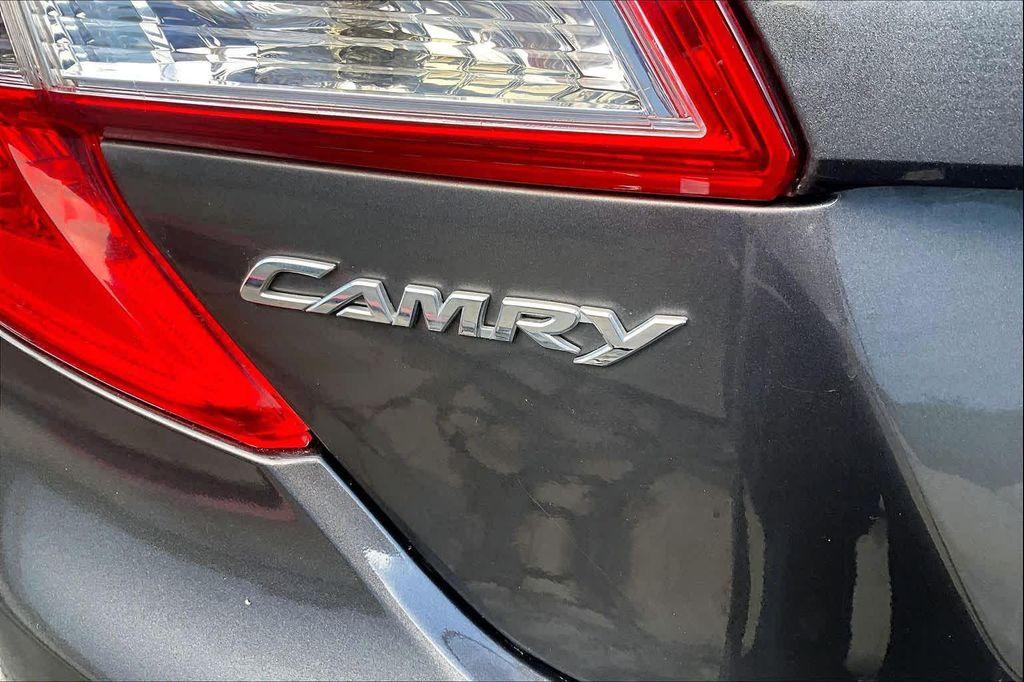 used 2014 Toyota Camry Hybrid car, priced at $11,800