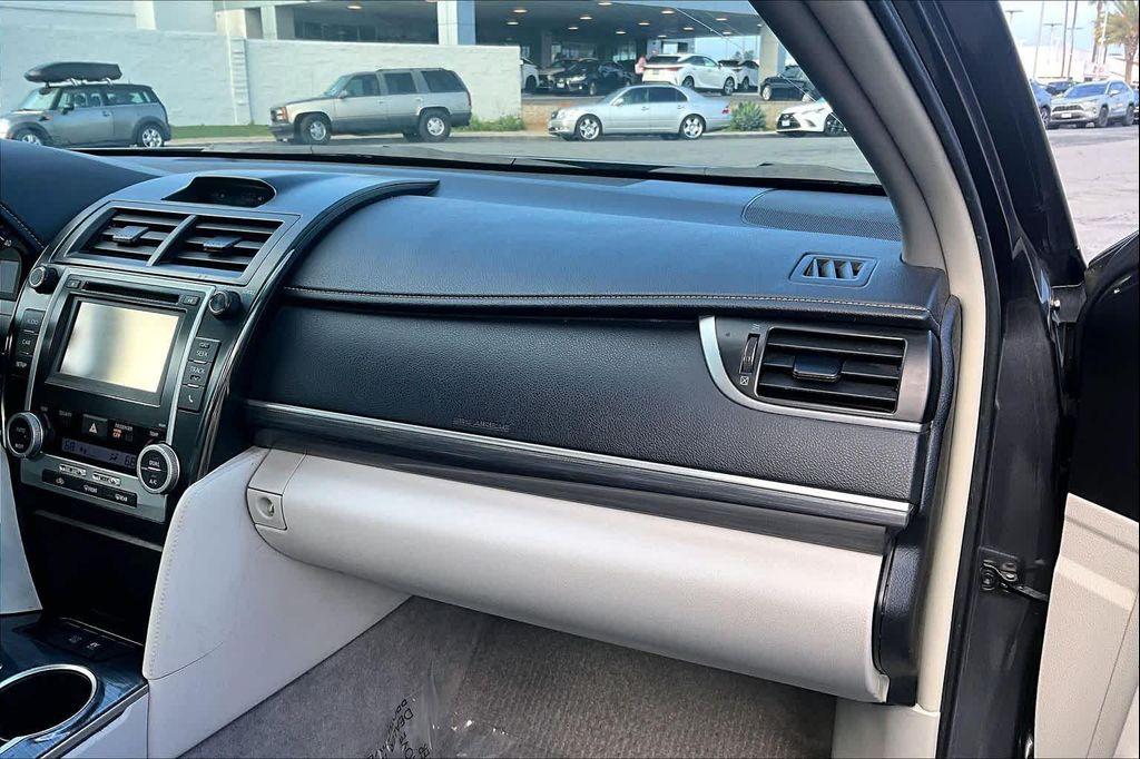 used 2014 Toyota Camry Hybrid car, priced at $11,800