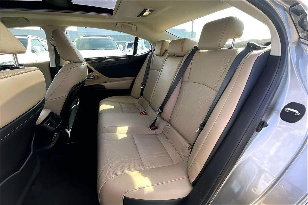 used 2019 Lexus ES 350 car, priced at $32,500