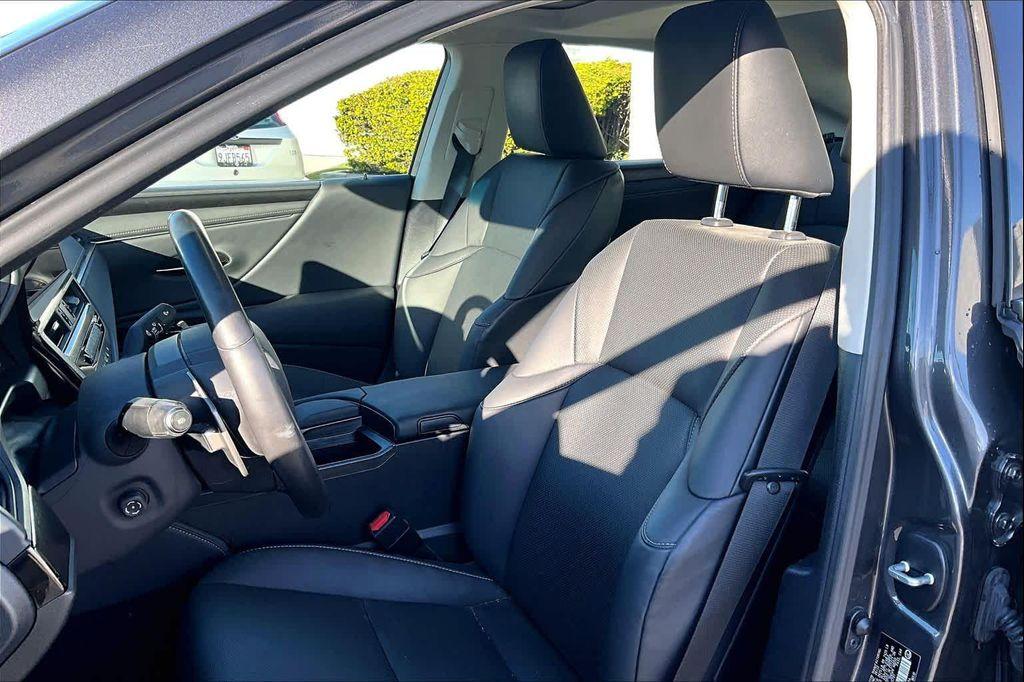 used 2022 Lexus ES 300h car, priced at $34,995