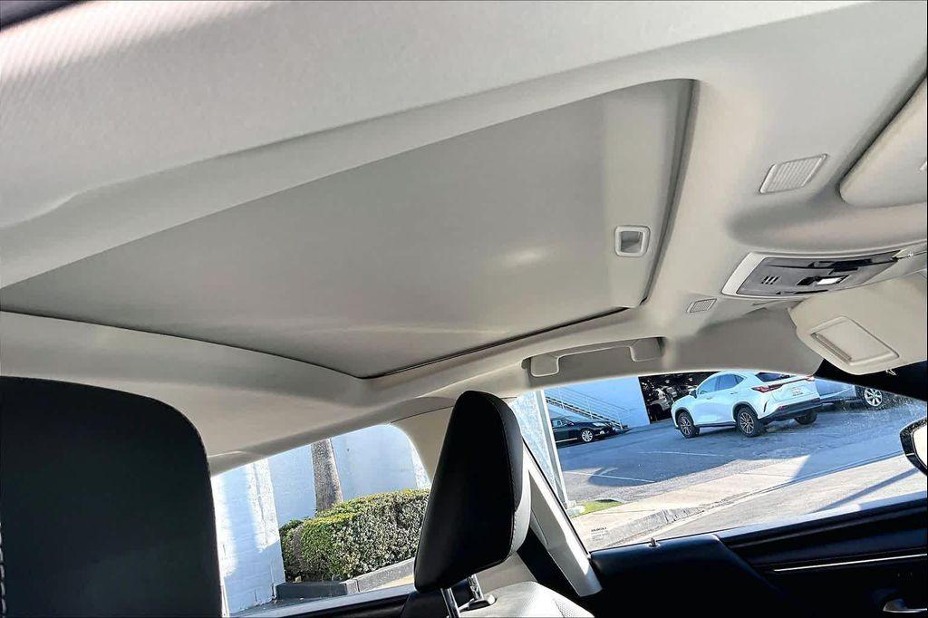 used 2022 Lexus ES 300h car, priced at $34,995