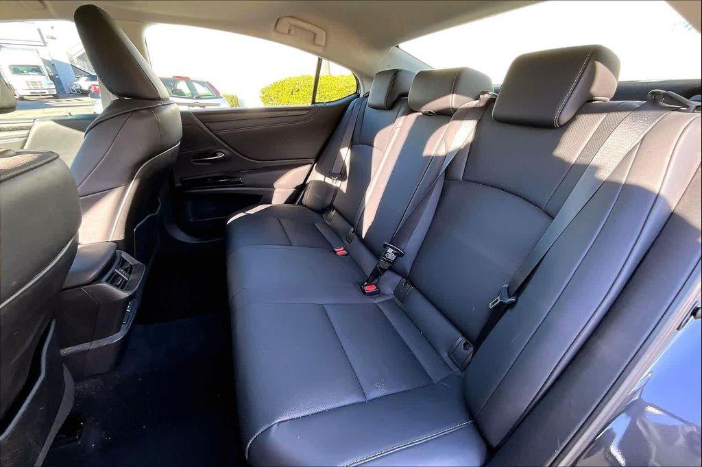 used 2022 Lexus ES 300h car, priced at $34,995