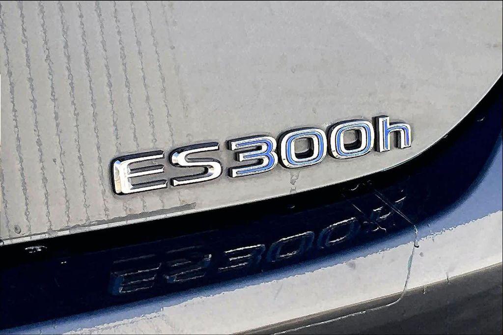 used 2022 Lexus ES 300h car, priced at $34,995