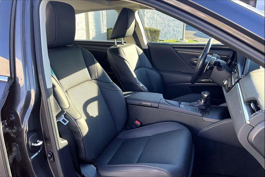 used 2022 Lexus ES 300h car, priced at $34,995