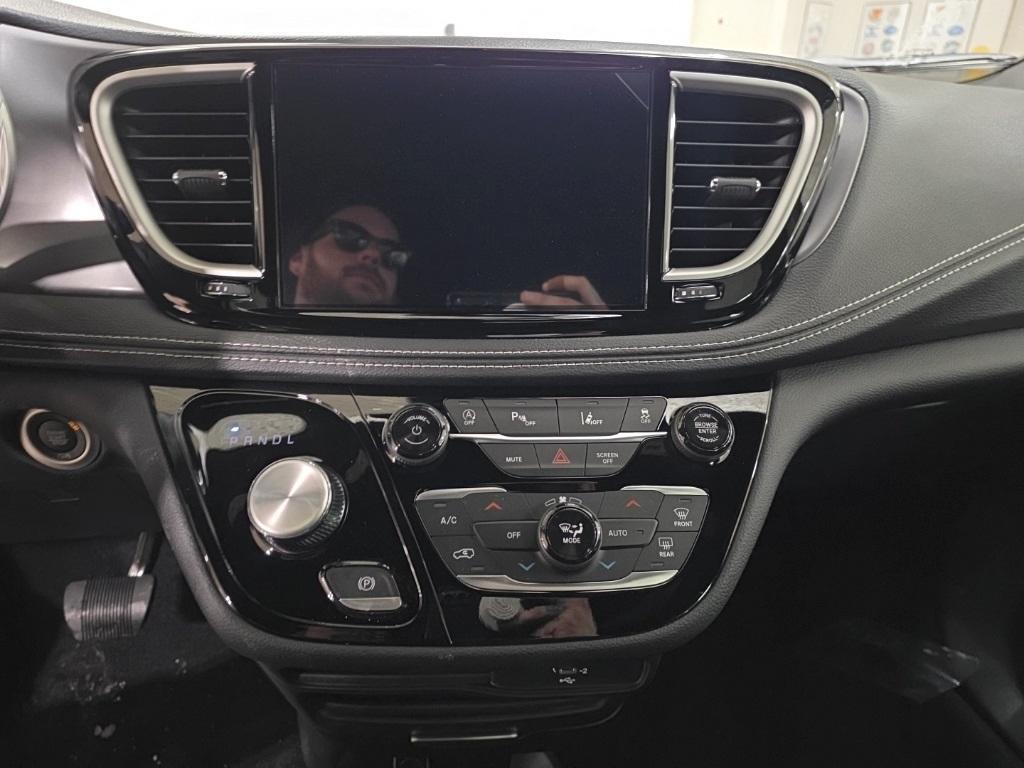 new 2026 Chrysler Pacifica car, priced at $38,898