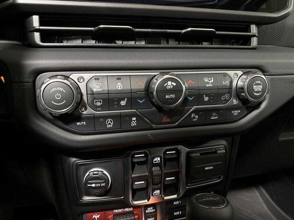 new 2026 Jeep Gladiator car, priced at $53,732