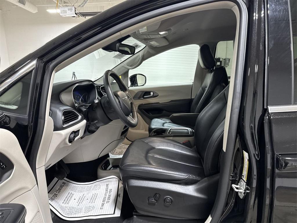 used 2024 Chrysler Pacifica car