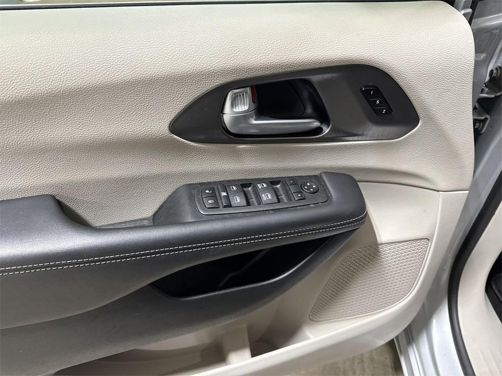 used 2024 Chrysler Pacifica car, priced at $29,925