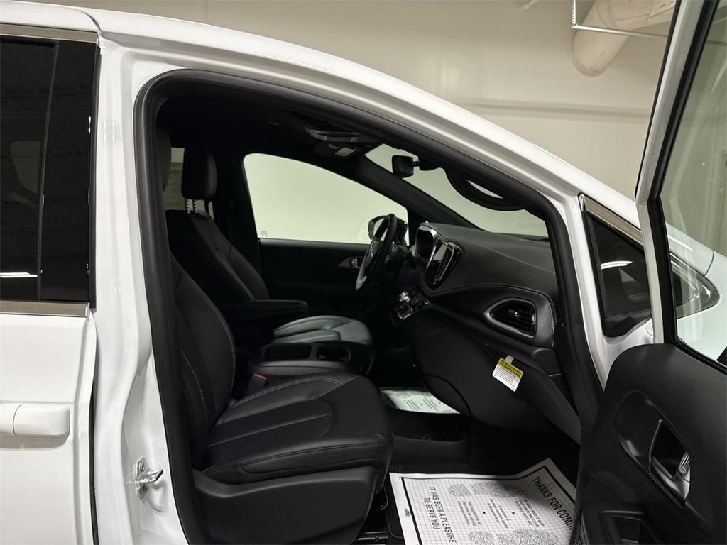 new 2026 Chrysler Pacifica car, priced at $39,648