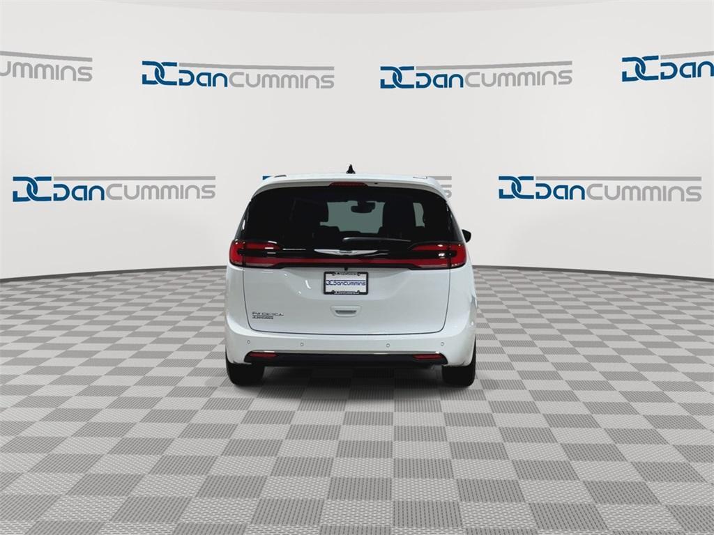 new 2026 Chrysler Pacifica car, priced at $39,648