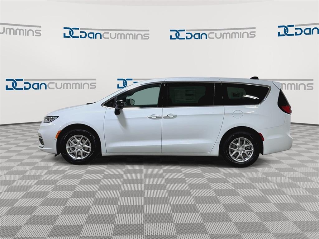 new 2026 Chrysler Pacifica car, priced at $39,648