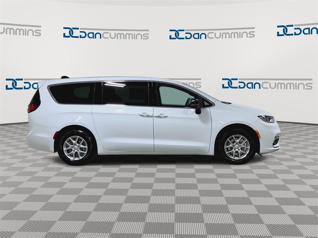 new 2026 Chrysler Pacifica car, priced at $39,648