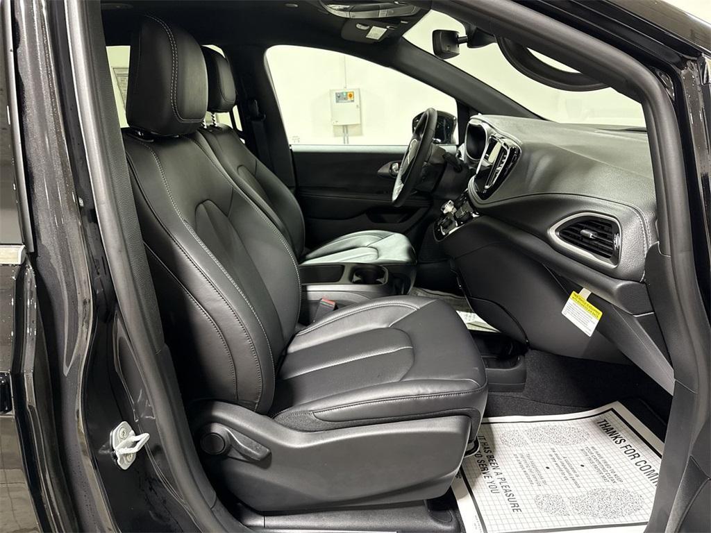 new 2026 Chrysler Pacifica car, priced at $39,238